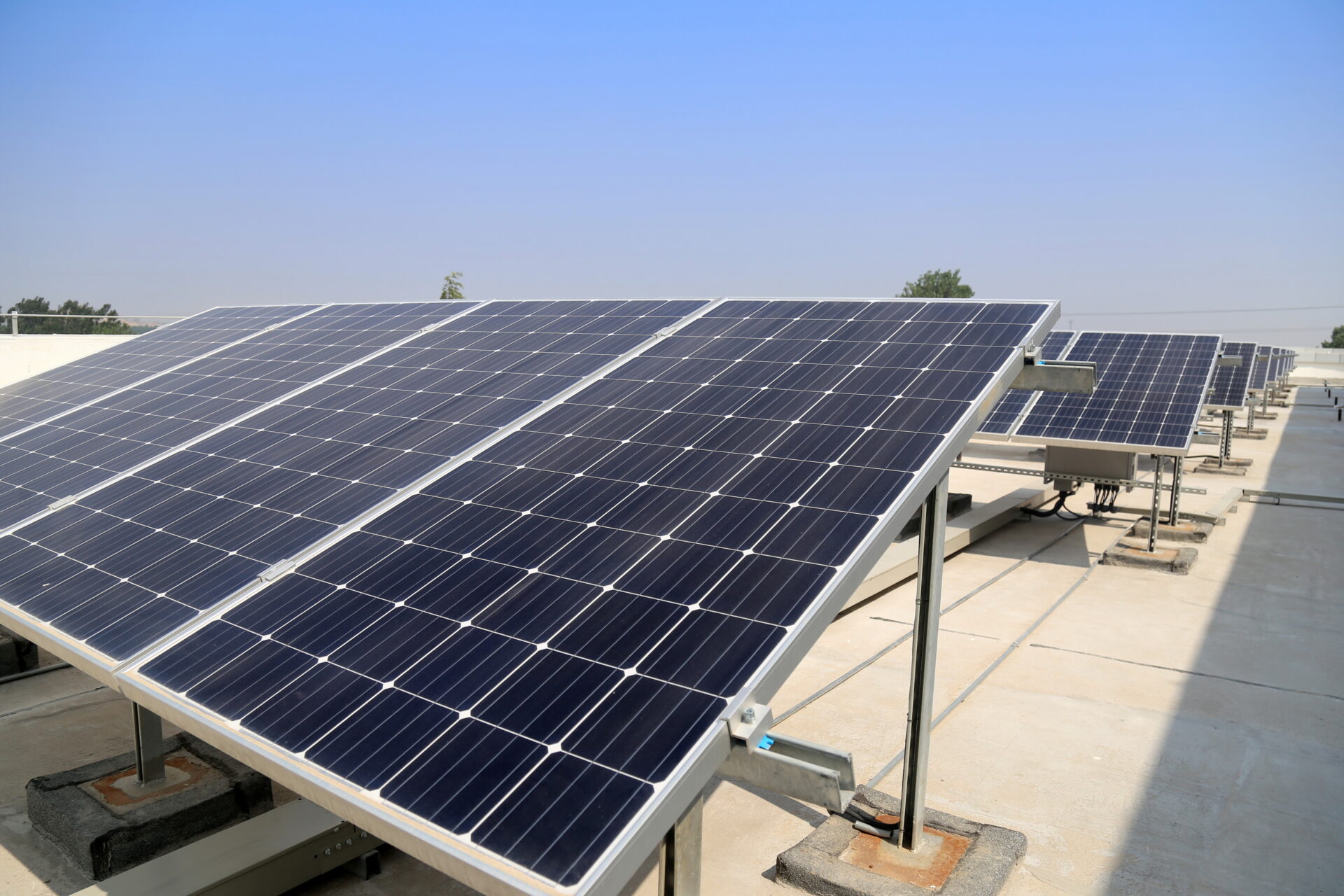 Efficient rooftop solar panel installation on a residential building under clear sky.