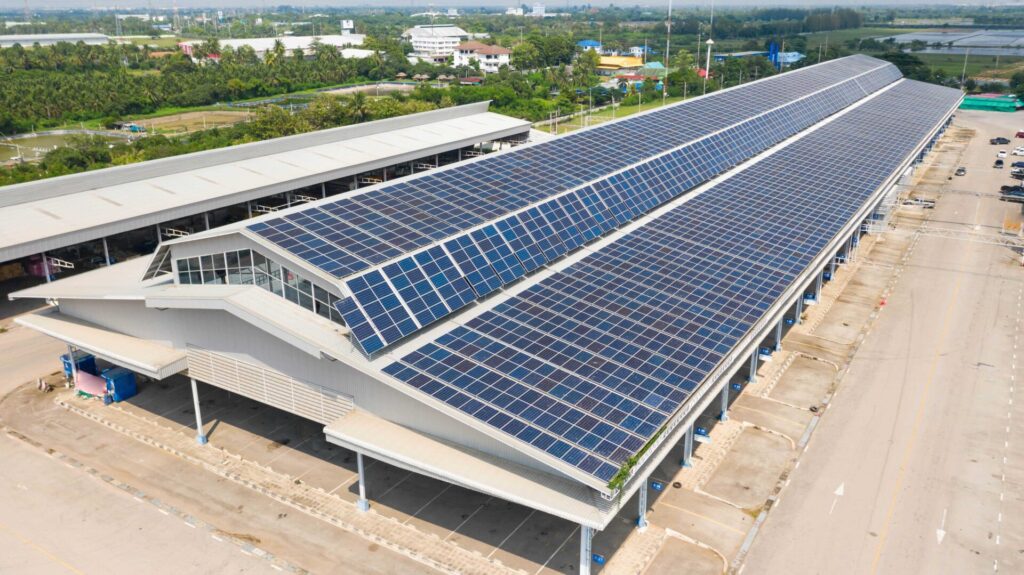 Commercial building with rooftop solar panels generating clean commercial solar energy.